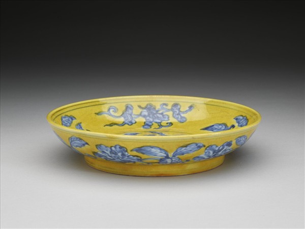 黃地青花花果紋盤