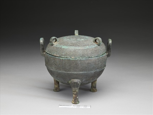 蟠虺紋鼎