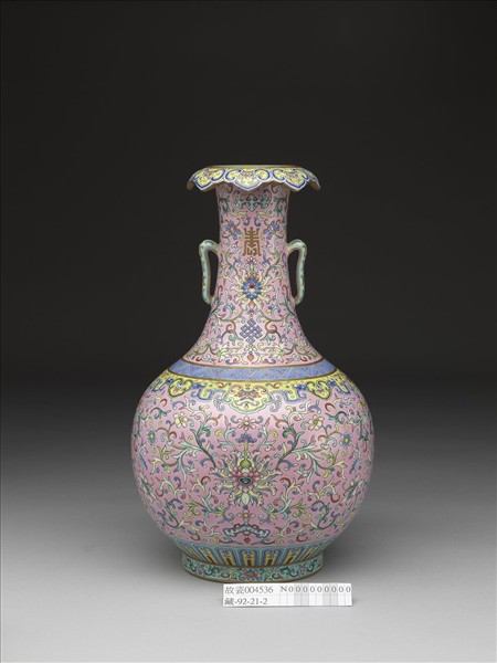 粉地粉彩福壽紋雙耳瓶