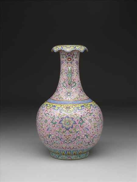 粉地粉彩福壽紋雙耳瓶