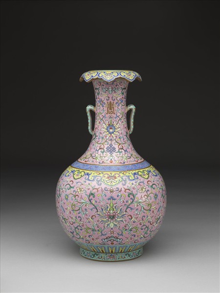 粉地粉彩福壽紋雙耳瓶