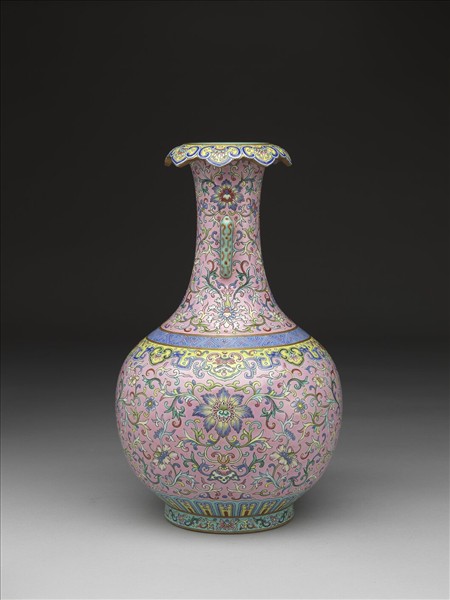 粉地粉彩福壽紋雙耳瓶