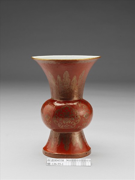 珊瑚紅地描金花卉紋掛瓶