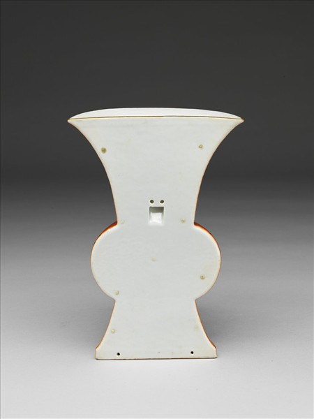 珊瑚紅地描金花卉紋掛瓶