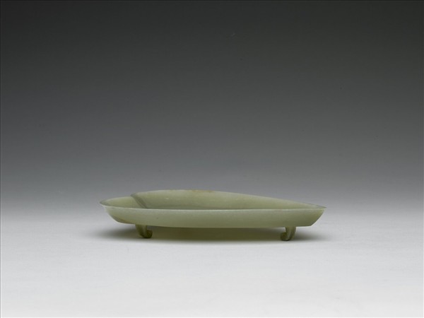 玉帶足葉形盤
