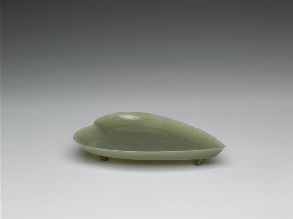 玉帶足葉形盤