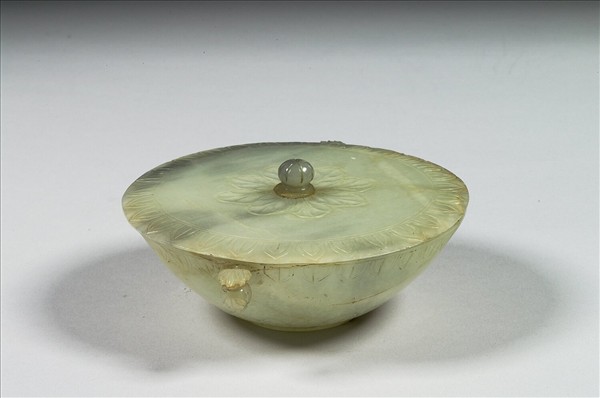 玉平口花蕾柄碗