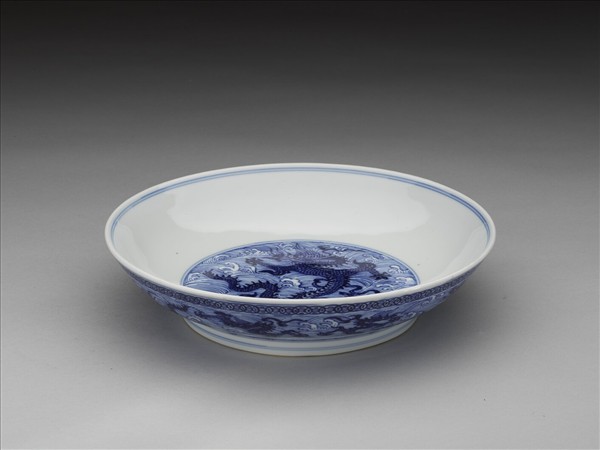 青花波濤龍紋盤