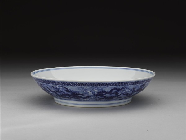 青花波濤龍紋盤