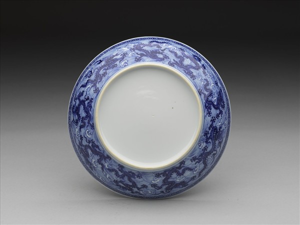 青花波濤龍紋盤