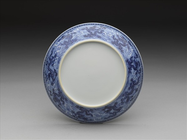 青花波濤龍紋盤