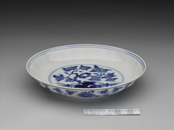 青花樹石圖盤