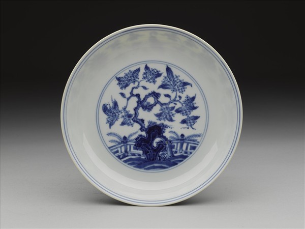 青花樹石圖盤
