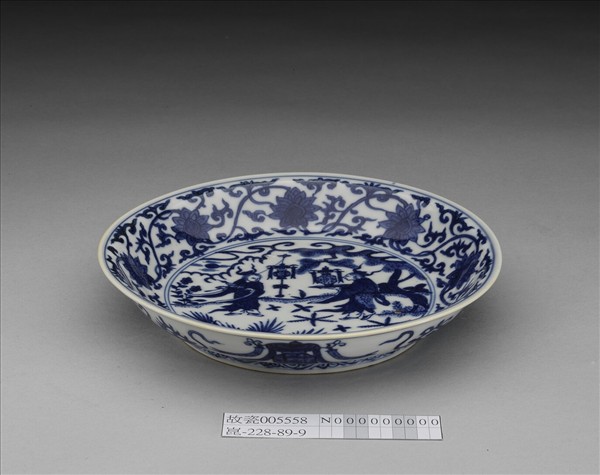 青花人物番蓮紋盤