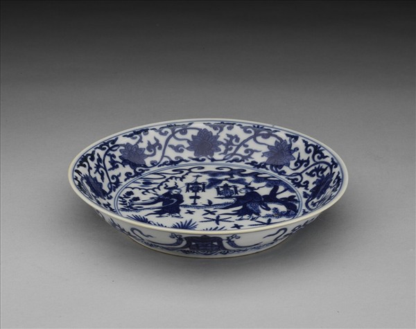 青花人物番蓮紋盤