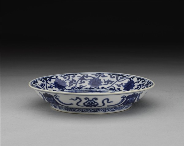 青花人物番蓮紋盤