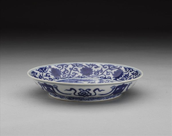 青花人物番蓮紋盤