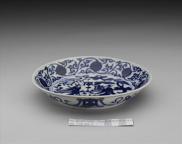 青花人物番蓮紋盤