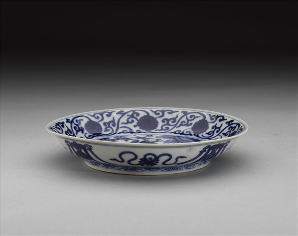 青花人物番蓮紋盤