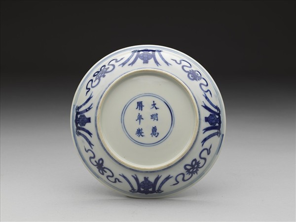 青花人物番蓮紋盤