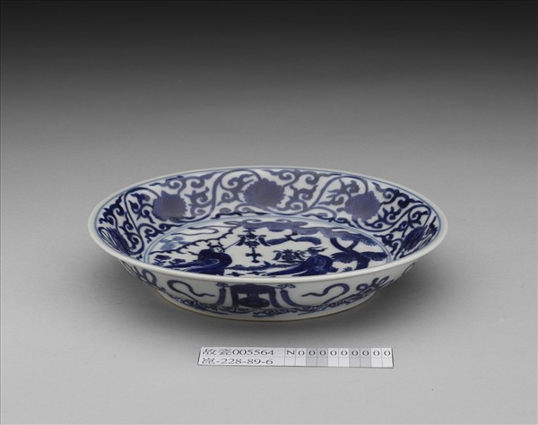 青花人物番蓮紋盤