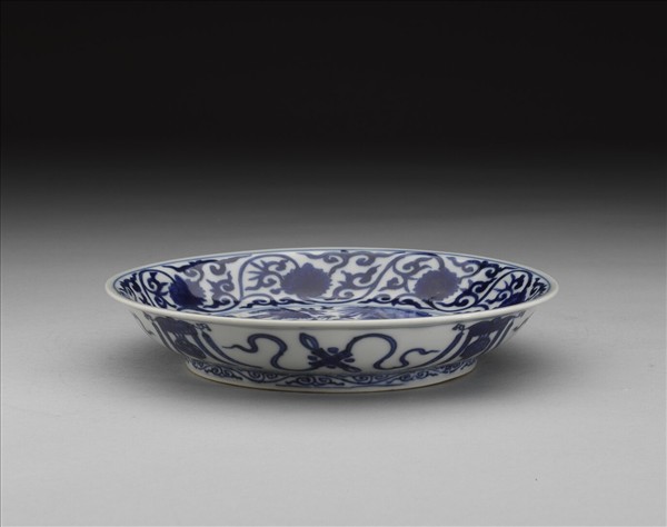 青花人物番蓮紋盤