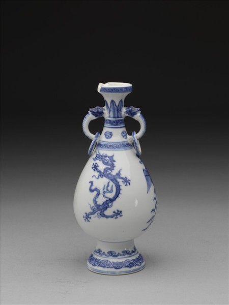 青花龍鳳紋活環耳瓶