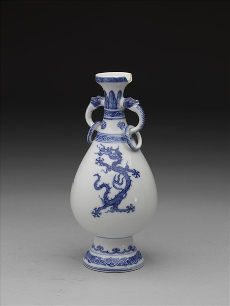 青花龍鳳紋活環耳瓶