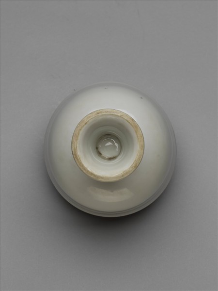 白釉八寶番蓮紋高足碗