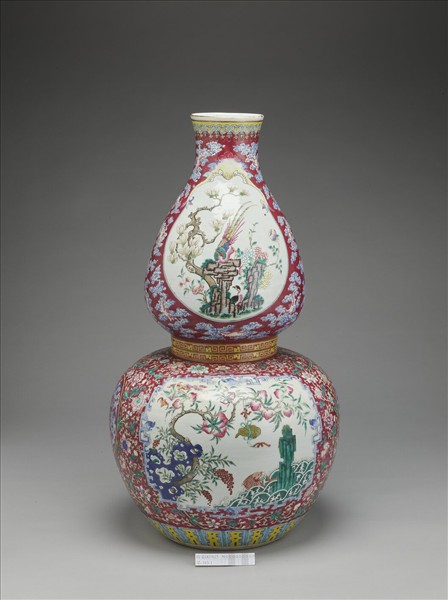 粉彩紅地花鳥福壽紋葫蘆瓶