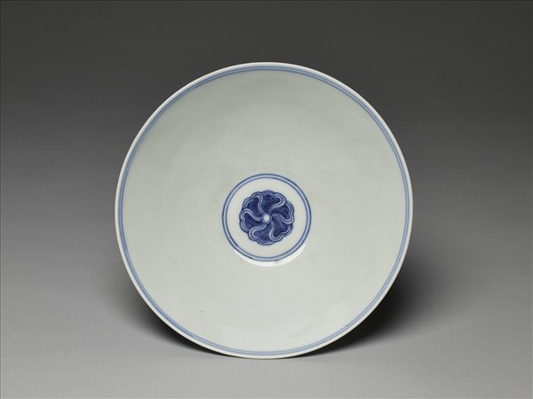 青花纏枝番蓮紋碗