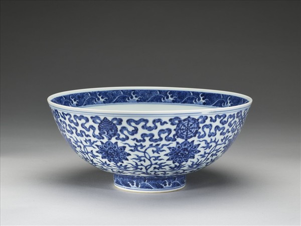 青花番蓮八寶紋碗