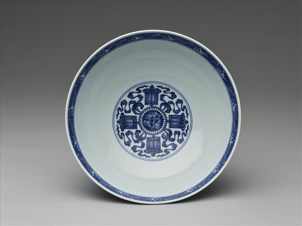 青花番蓮八寶紋碗