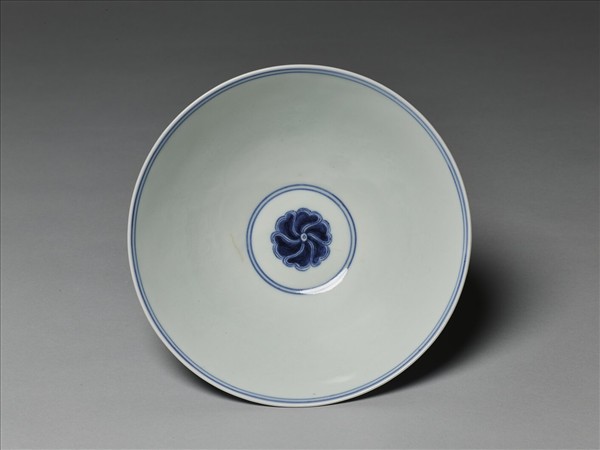 青花纏枝番蓮紋碗