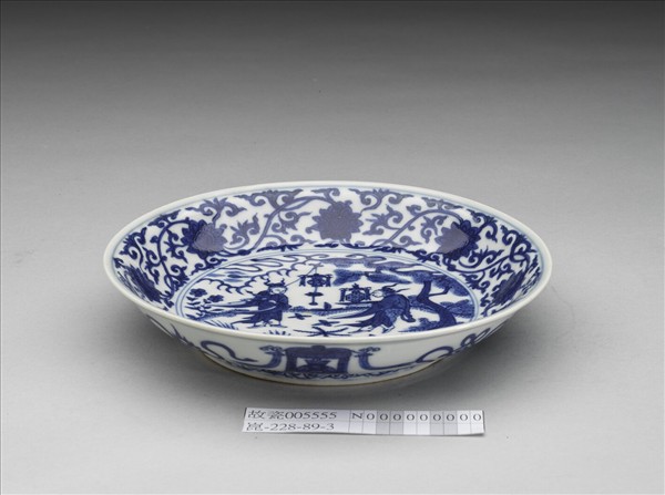 青花人物番蓮紋盤