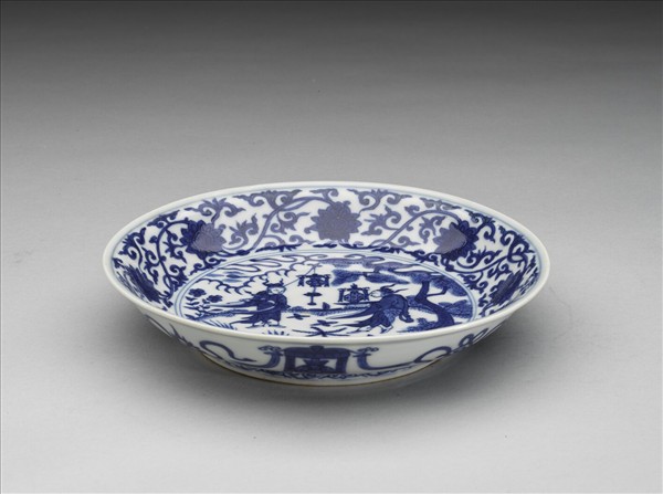 青花人物番蓮紋盤