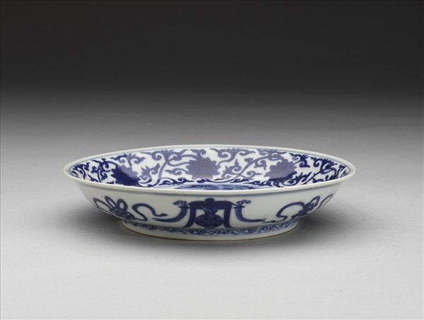 青花人物番蓮紋盤