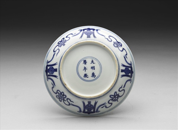 青花人物番蓮紋盤