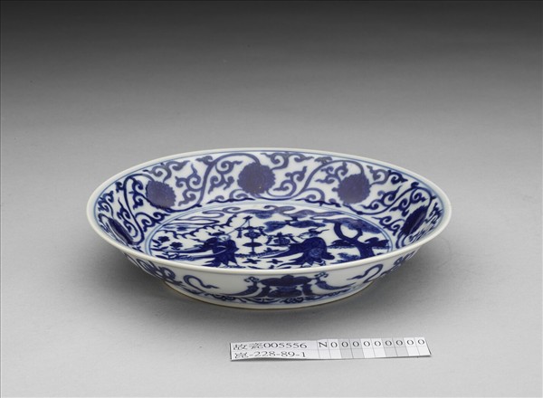 青花人物番蓮紋盤