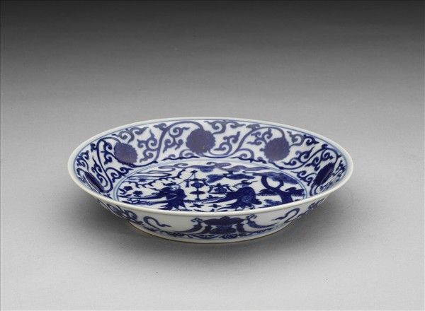 青花人物番蓮紋盤