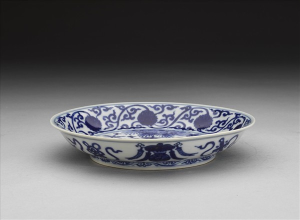 青花人物番蓮紋盤