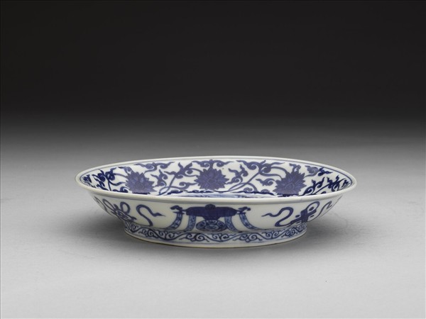 青花人物番蓮紋盤