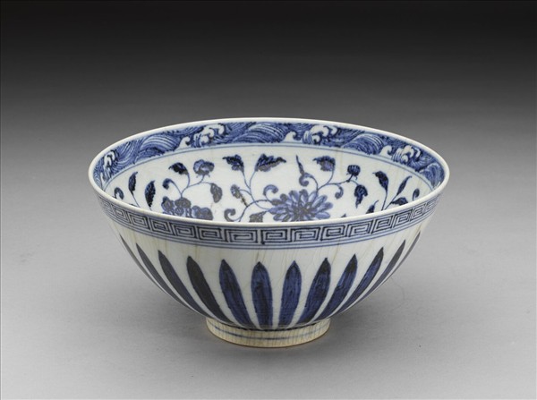 青花花卉紋蓮子碗