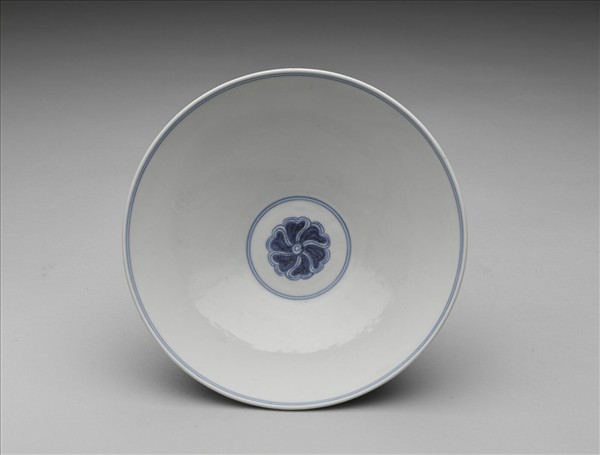 青花纏枝番蓮紋碗