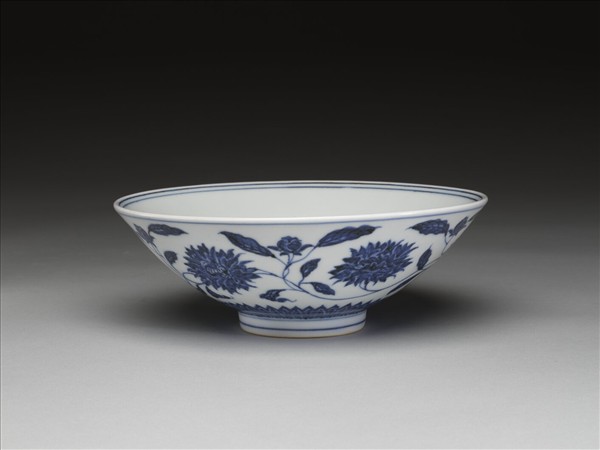 青花纏枝番蓮紋碗