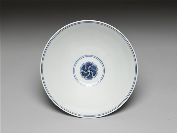 青花纏枝番蓮紋碗