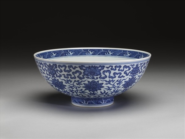 青花番蓮八寶紋碗