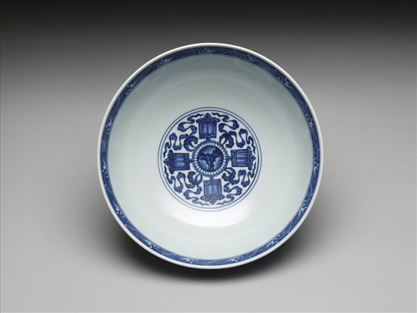 青花番蓮八寶紋碗