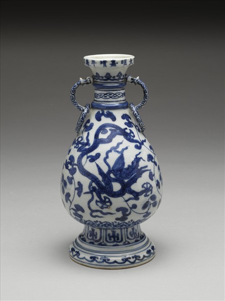 青花雙龍獸耳環瓶