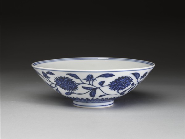 青花纏枝番蓮紋碗